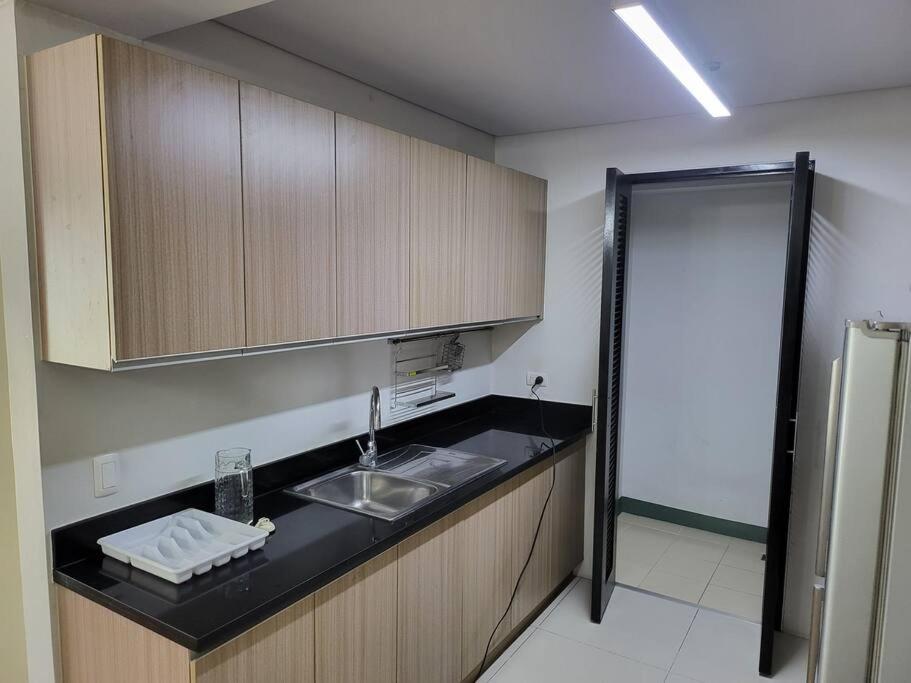 Ferienwohnung Luxury @ Bgc Sleeps 6 Comfortably Fast Wifi Pool! Manila Exterior foto