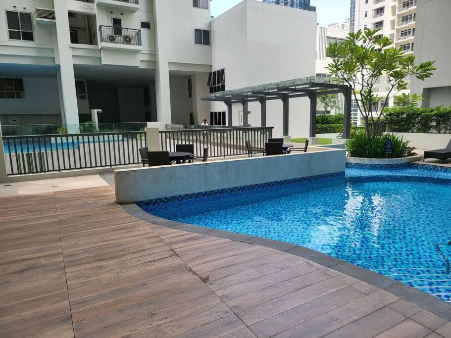 Ferienwohnung Luxury @ Bgc Sleeps 6 Comfortably Fast Wifi Pool! Manila Exterior foto