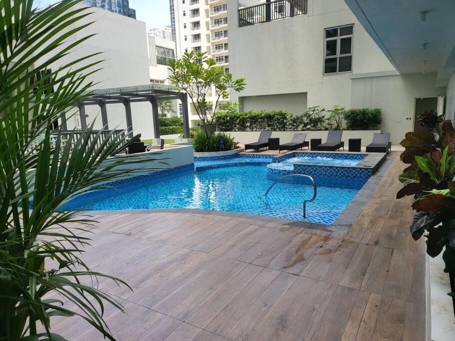 Ferienwohnung Luxury @ Bgc Sleeps 6 Comfortably Fast Wifi Pool! Manila Exterior foto