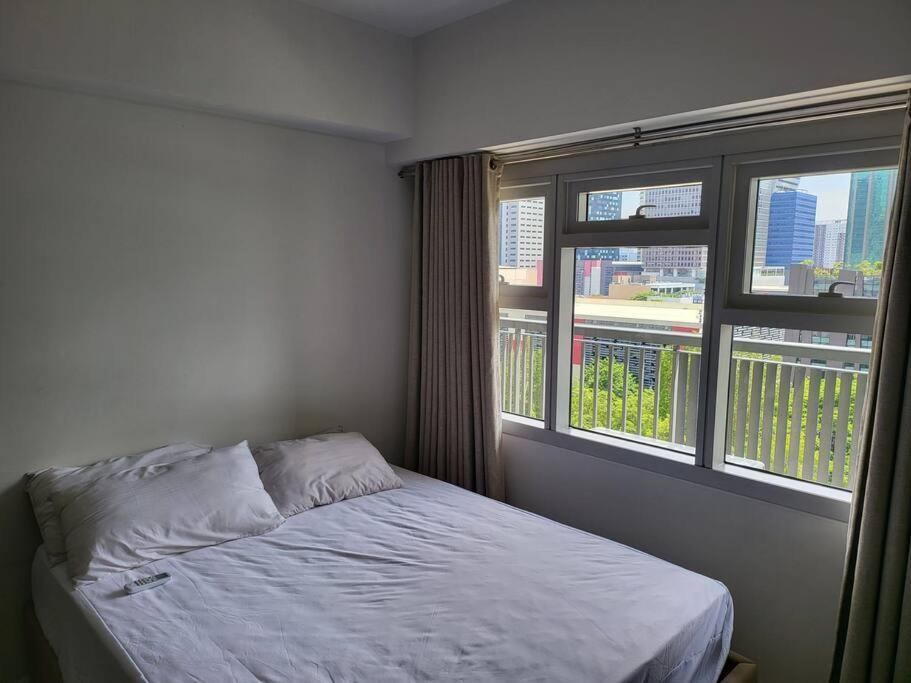 Ferienwohnung Luxury @ Bgc Sleeps 6 Comfortably Fast Wifi Pool! Manila Exterior foto
