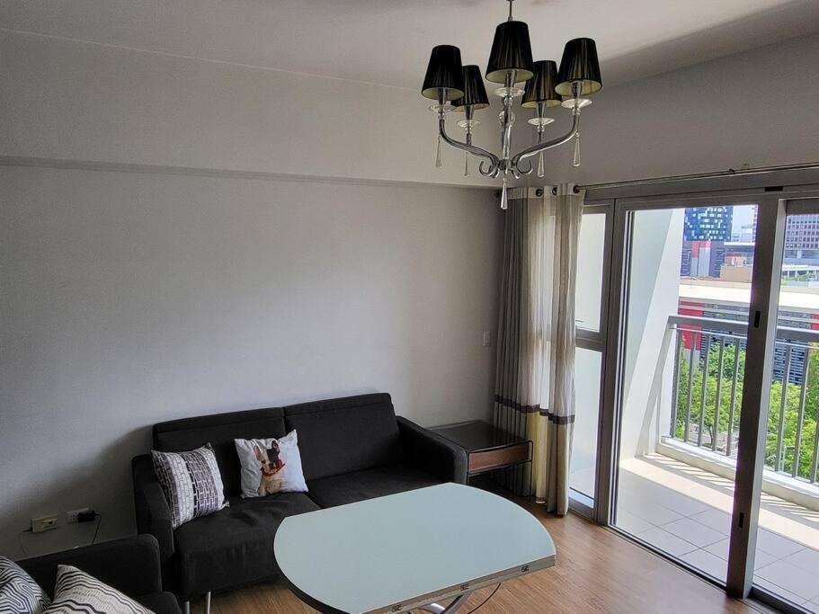 Ferienwohnung Luxury @ Bgc Sleeps 6 Comfortably Fast Wifi Pool! Manila Exterior foto