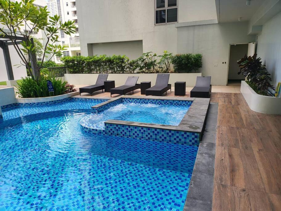 Ferienwohnung Luxury @ Bgc Sleeps 6 Comfortably Fast Wifi Pool! Manila Exterior foto