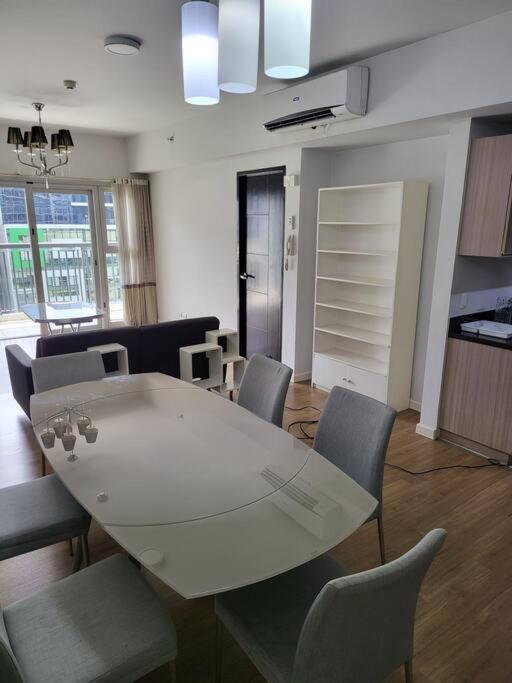 Ferienwohnung Luxury @ Bgc Sleeps 6 Comfortably Fast Wifi Pool! Manila Exterior foto