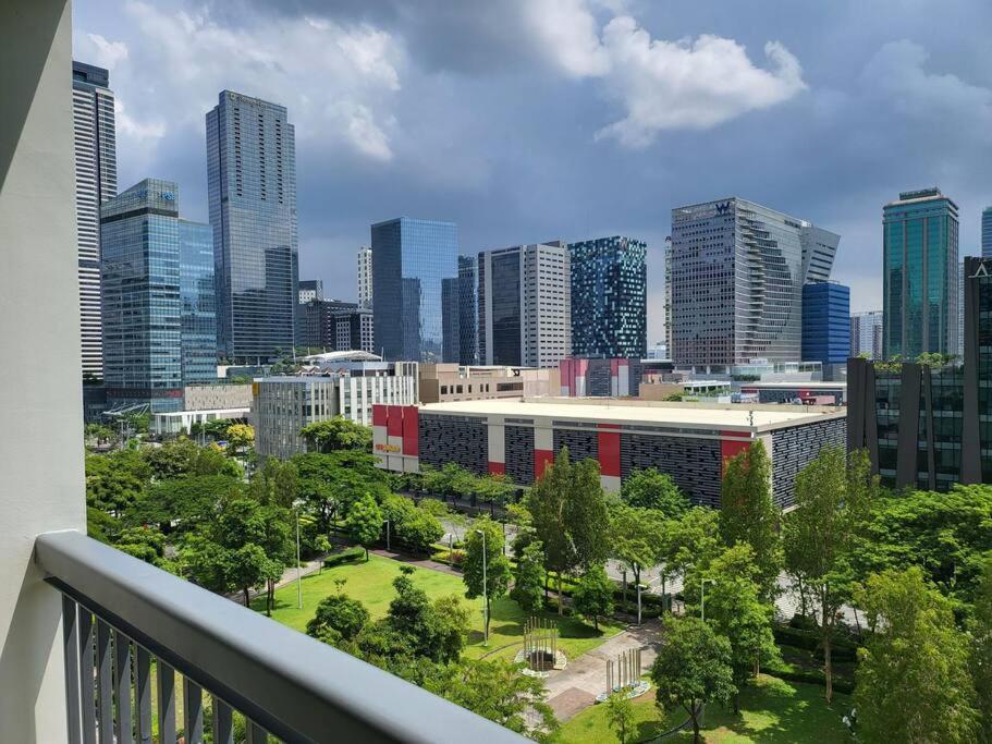 Ferienwohnung Luxury @ Bgc Sleeps 6 Comfortably Fast Wifi Pool! Manila Exterior foto