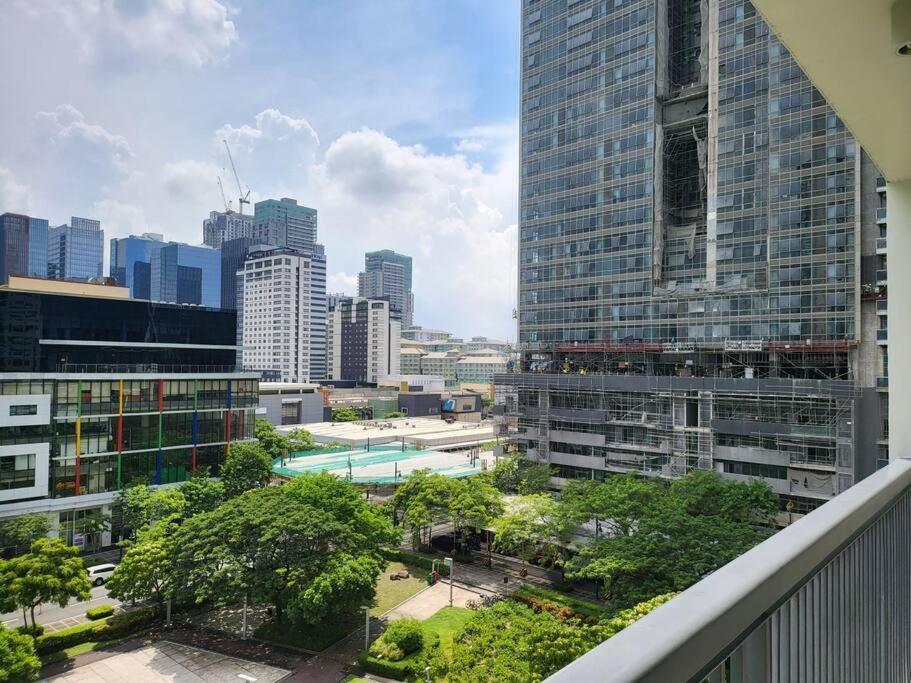 Ferienwohnung Luxury @ Bgc Sleeps 6 Comfortably Fast Wifi Pool! Manila Exterior foto
