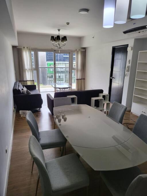Ferienwohnung Luxury @ Bgc Sleeps 6 Comfortably Fast Wifi Pool! Manila Exterior foto