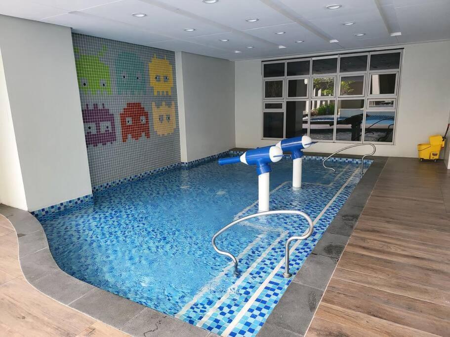 Ferienwohnung Luxury @ Bgc Sleeps 6 Comfortably Fast Wifi Pool! Manila Exterior foto