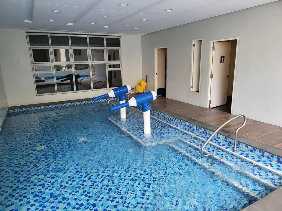 Ferienwohnung Luxury @ Bgc Sleeps 6 Comfortably Fast Wifi Pool! Manila Exterior foto
