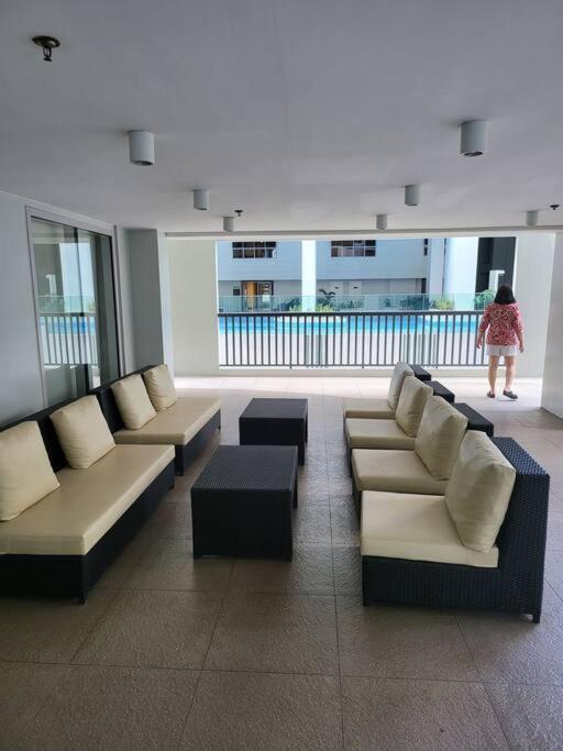 Ferienwohnung Luxury @ Bgc Sleeps 6 Comfortably Fast Wifi Pool! Manila Exterior foto