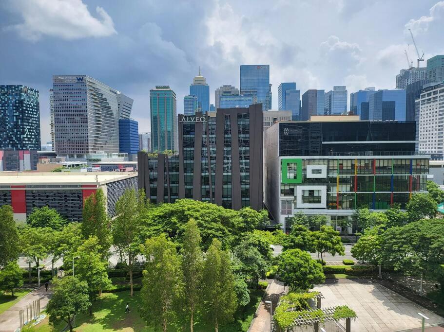 Ferienwohnung Luxury @ Bgc Sleeps 6 Comfortably Fast Wifi Pool! Manila Exterior foto
