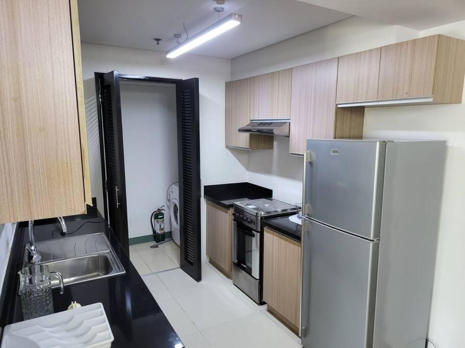 Ferienwohnung Luxury @ Bgc Sleeps 6 Comfortably Fast Wifi Pool! Manila Exterior foto
