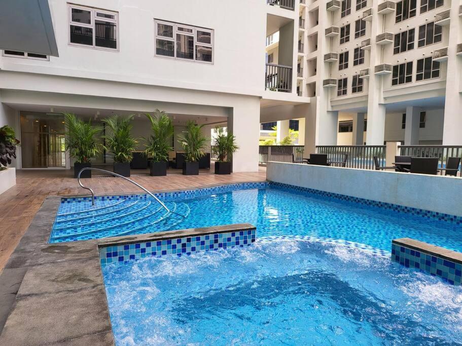 Ferienwohnung Luxury @ Bgc Sleeps 6 Comfortably Fast Wifi Pool! Manila Exterior foto