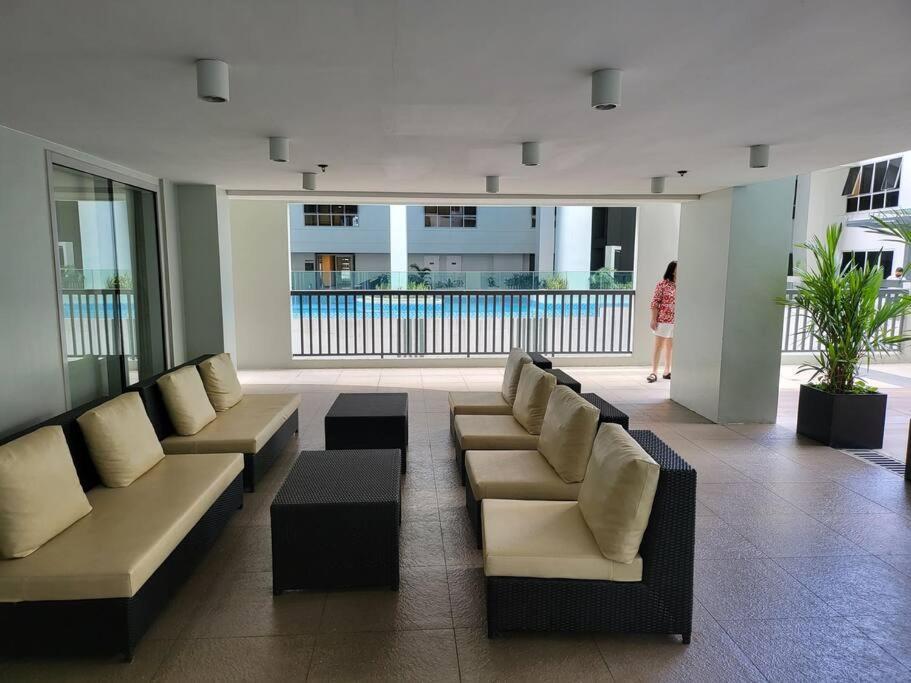 Ferienwohnung Luxury @ Bgc Sleeps 6 Comfortably Fast Wifi Pool! Manila Exterior foto
