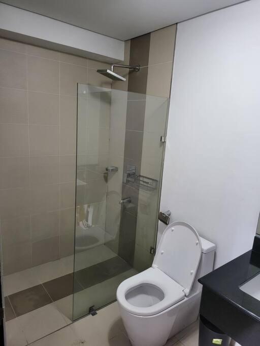 Ferienwohnung Luxury @ Bgc Sleeps 6 Comfortably Fast Wifi Pool! Manila Exterior foto